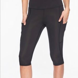 Athleta all in crop yoga gym run black leggings stash pocket with zip size XXS